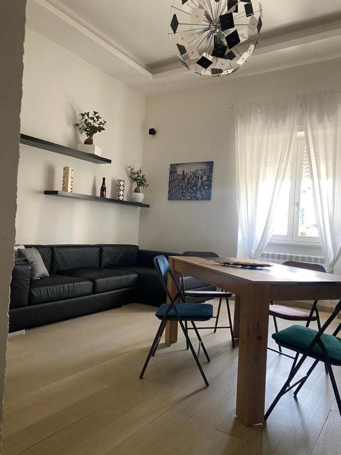Casa Vacanza Pucchiell Apartment Napoli Bagian luar foto