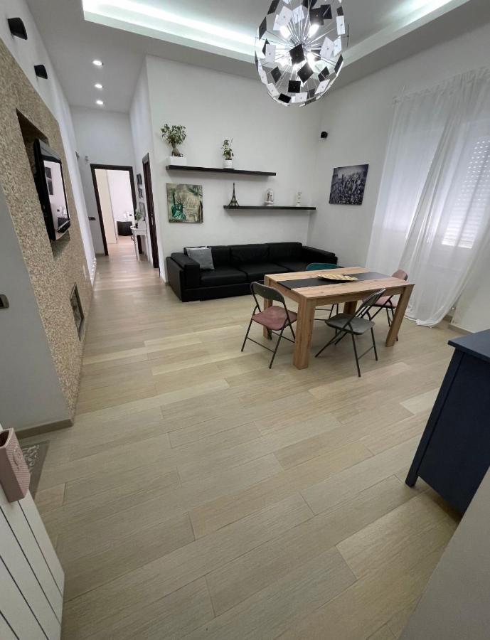 Casa Vacanza Pucchiell Apartment Napoli Bagian luar foto