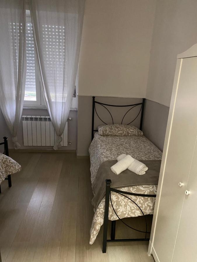 Casa Vacanza Pucchiell Apartment Napoli Bagian luar foto